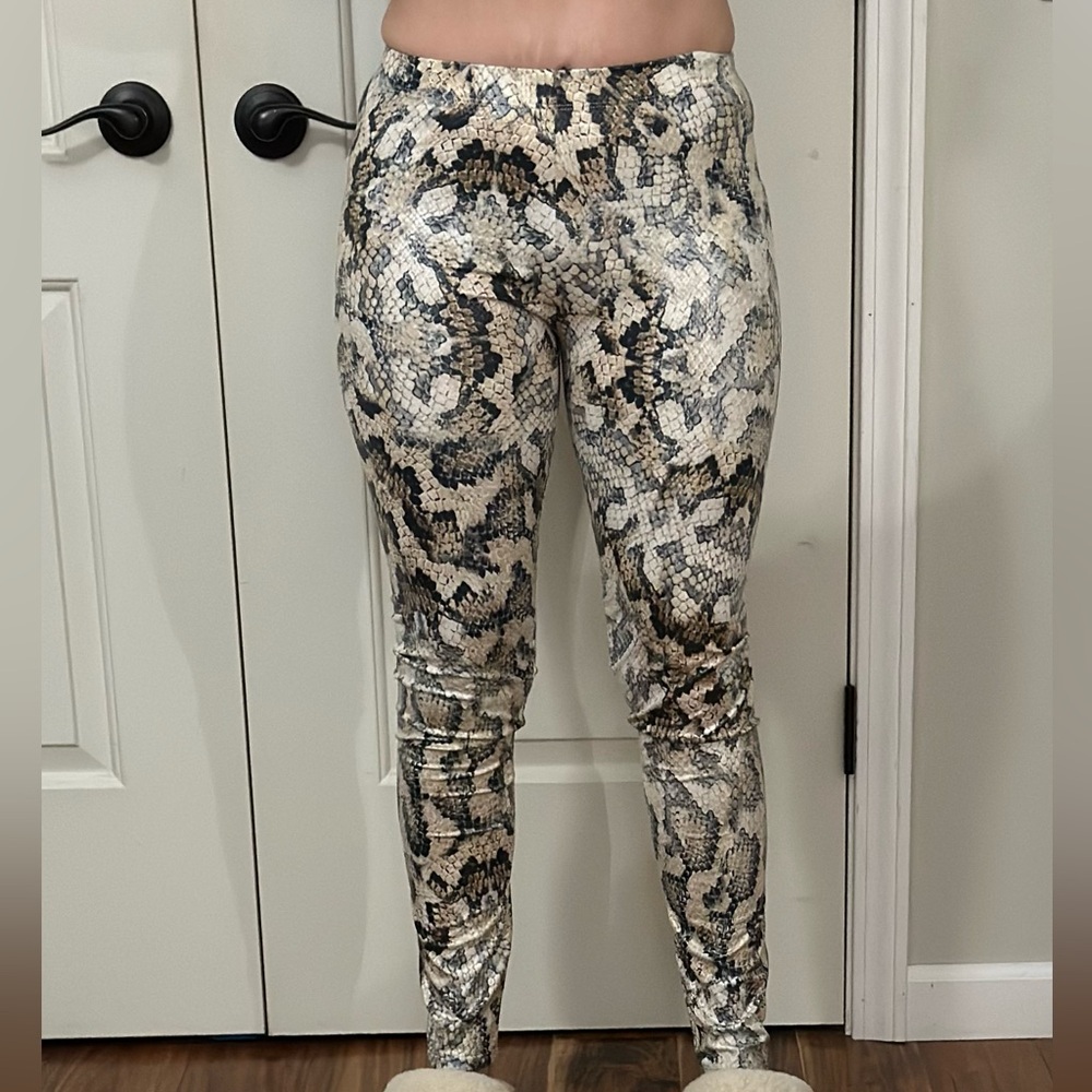 Sara Black and Cream Snake Print Leggings